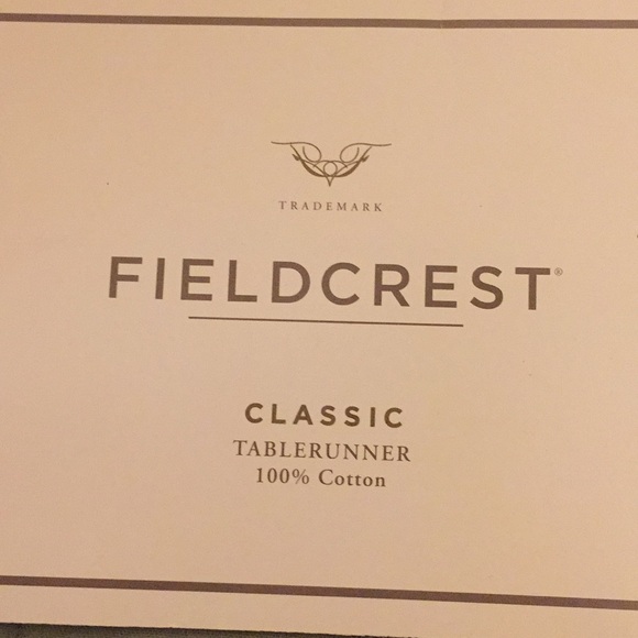 Fieldcrest Classic Tablerunner - Picture 10 of 12